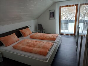 Apartment | 1 bedroom, individually furnished, iron/ironing board, bed sheets