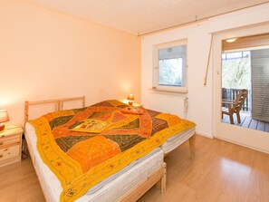 House | 15 bedrooms, individually furnished, bed sheets