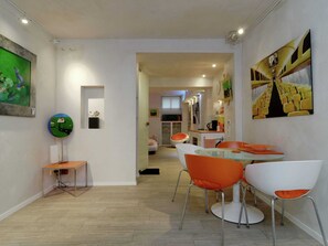 Apartment | Dining - Contemporary Apartment in Kreuzberg, Berlin (Berlin)