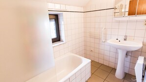 Ferienhaus | Badezimmer | Badewanne