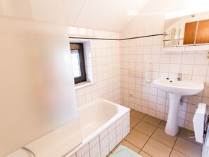 Ferienhaus | Badezimmer | Badewanne