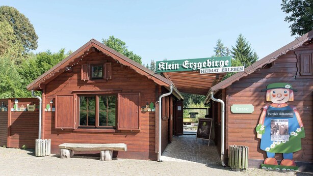 A wooden building with a sign reading "Klein-Criegseberg" and a mural of a character. - Comfortable Holiday Home in Saxony With Terrace (Oederan)