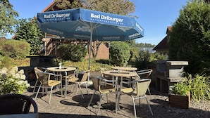 Apartment | Outdoor dining - Holiday Home in Germany With Garden Terrace (Brakel)