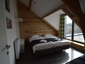 17 chambres, ameublement personnalisé, draps fournis