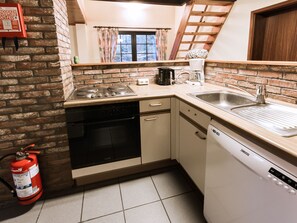 House | Private kitchen | Oven, stovetop, highchair - Comfy Bungalow With a Terrace, in the Ourthedal (Houffalize)