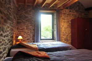 3 chambres, ameublement personnalisé, draps fournis