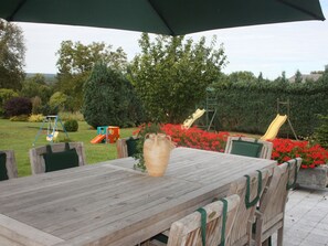 Garden - Cozy Escape in Namur Region (Doische)