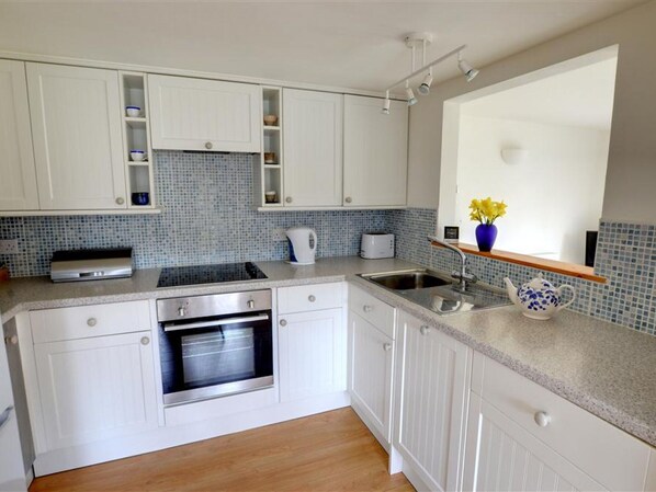 Microwave, oven, dishwasher - Rural Cottage near Beach & Nature Reserve (Winchelsea)