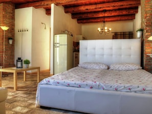 House | 1 bedroom, individually furnished