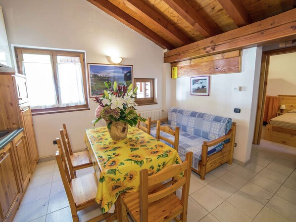 Apartment | Dining