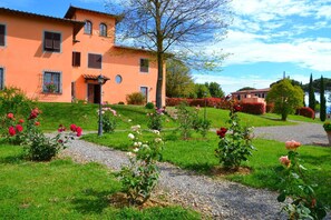 Exterior - Holiday Home With Pool and Jacuzzi (Cerreto Guidi)