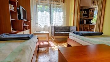 House | 2 bedrooms, iron/ironing board, bed sheets