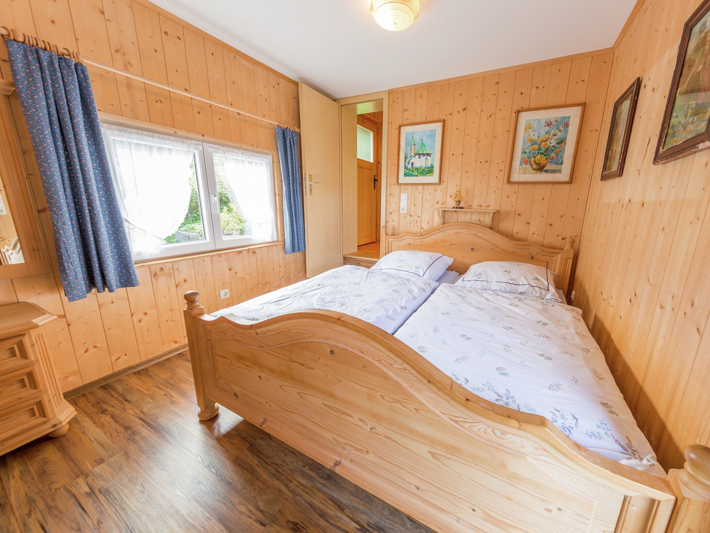 House | 1 bedroom, individually furnished