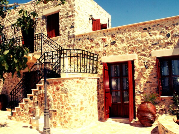 Villa | Exterior