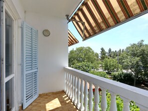 Apartment | Balcony - Spacious Four Bedroom Accomodation With 3 Great sea View Balconies, Garden, BBQ (Starigrad)