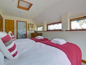 4 Schlafzimmer, individuell eingerichtet, Bettwäsche