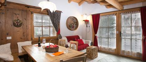 Cottage | Dining