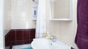 Apartment | Bilik Mandi | Tuala disediakan 