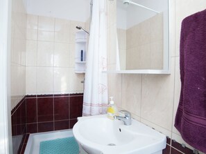 Bathroom - Rustic Apartment Overlooking City Walls and Island Lokrum, Private Terasse, Wi-fi (Dubrovnik)