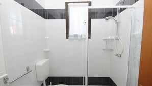 Bathroom - Sun Drenched Seaside Holiday Home near Venice (Rosolina)