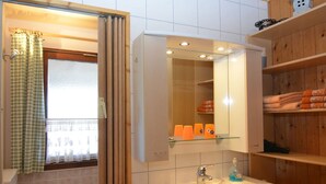 House | Bathroom - Beautiful Holiday Home With Terrace (Helmbrechts)