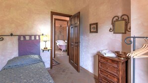 Rumah | 3 kamar tidur dan dilengkapi dengan perabotan berbeda-beda