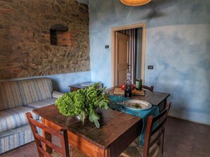 Apartment | Dining - Villa in Tuscany With Pool Near Beach (Castelfranco Piandisco)