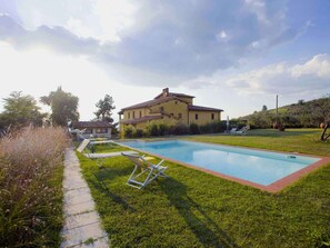 Apartment | Pool - Villa in Tuscany With Pool Near Beach (Castelfranco Piandisco)