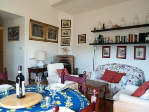 House | Dining - Small House in the Hills for Beautiful Walks Near the Sea (Stellanello)