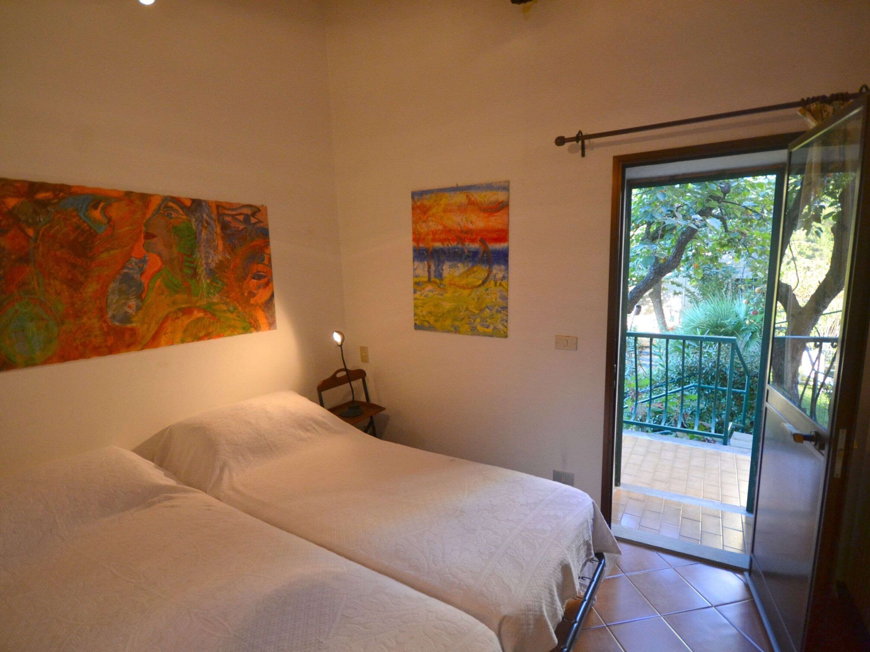 Rumah | 2 kamar tidur dan dilengkapi dengan perabotan berbeda-beda