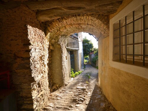 Small House in the Hills for Beautiful Walks Near the Sea