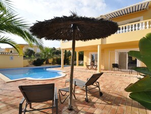 House | Pool | Indoor pool, outdoor pool - Villa With Views Like the Pool, Sea, Meia Praia (Lagos)