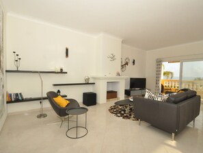 House | Living area - Villa With Views Like the Pool, Sea, Meia Praia (Lagos)