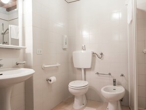 Ferienhaus | Badezimmer | Dusche, Handtücher