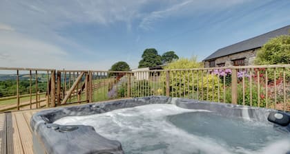 Beautiful 1 Bedroom Apartment in Tiverton for Couples with Hot Tub