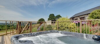 Beautiful 1 Bedroom Apartment in Tiverton for Couples with Hot Tub