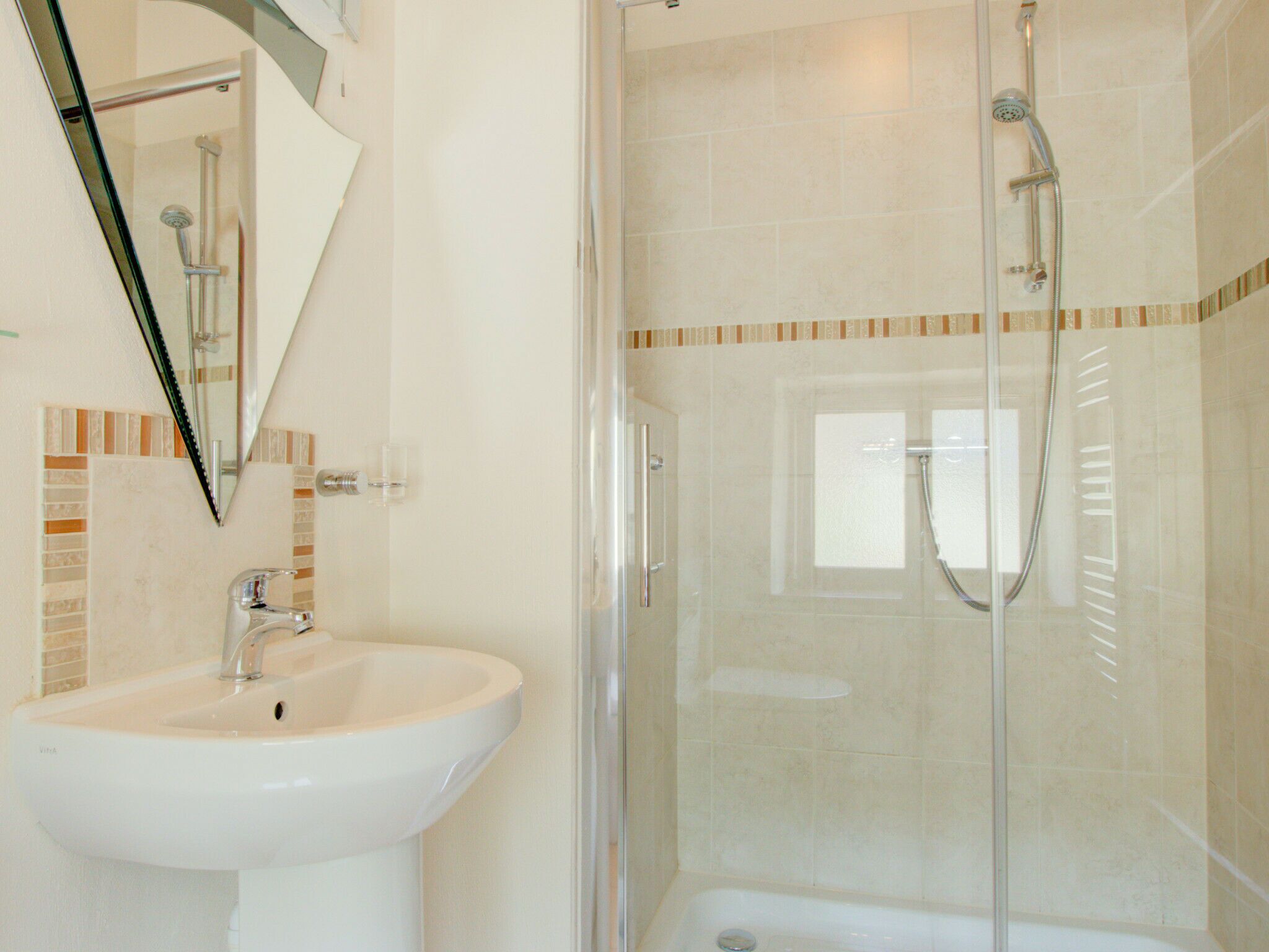 Apartment | Bathroom | Shower, towels