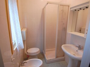 Apartment | Bathroom | Shower