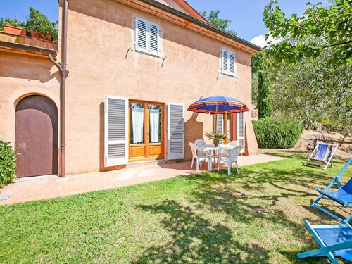 Cozy Holiday Home in Lamporecchio With Swimming Pool