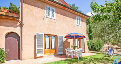 Cozy Holiday Home in Lamporecchio With Swimming Pool