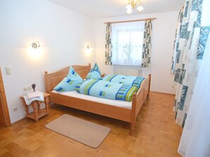 Apartment | 2 bedrooms, individually furnished, bed sheets - Apartment With Garden and Sauna Tranquil Area (Schoensee)