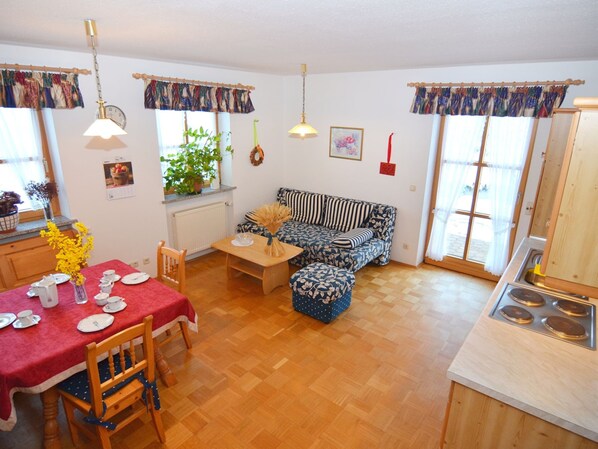 Apartment | Dining