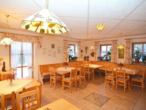 Apartment | Dining - Apartment With Garden and Sauna Tranquil Area (Schoensee)