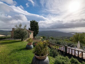 House | View from property - Belvilla by OYO Casa Mirolago (Caprese Michelangelo)