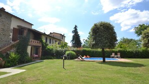 Exterior - Cozy Holiday Home in Arezzo With Swimming Pool (Civitella in Val di Chiana)