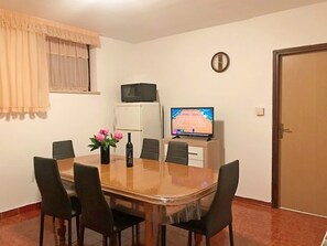 Apartment | Private kitchen - Charming Apartment in Banjole Near Sea (Medulin)