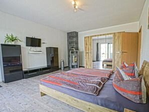 House | 2 bedrooms, individually furnished - Lagoon View Family Escape (Monkebude)