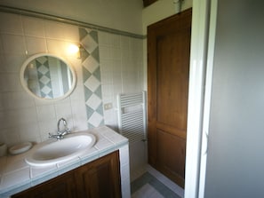 House | Bathroom | Bathtub, towels