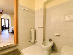 Shower, towels