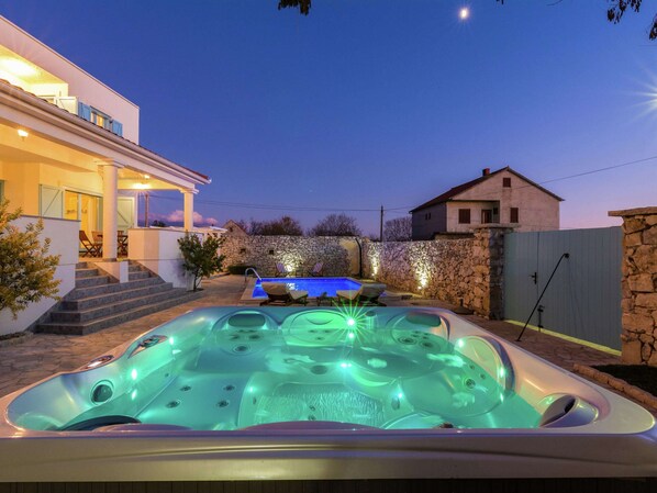 Property amenity - Charming Villa With Private Heatable Pool (Nin)